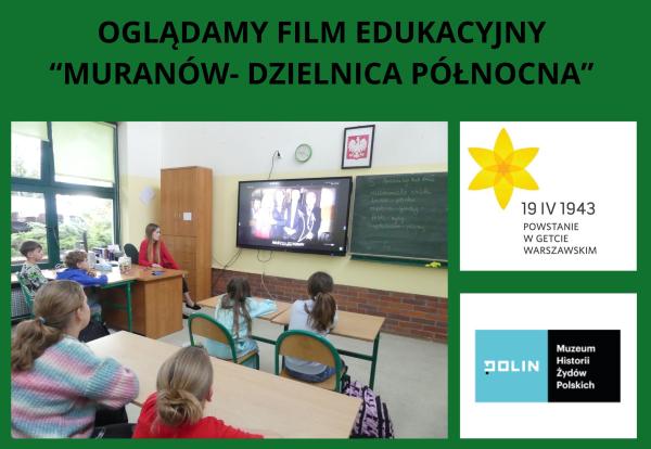 uczniowie z wychowawczynią oglądają film o Muranowie- dzielnicy Północnej w Warszawie 